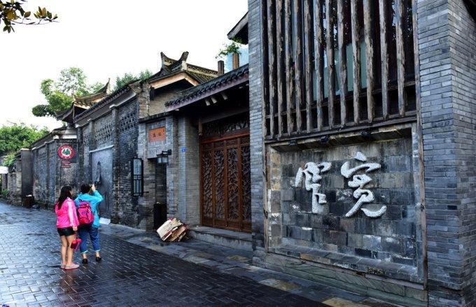 大三男生爬火车被电伤!铁路部门发布情况说明